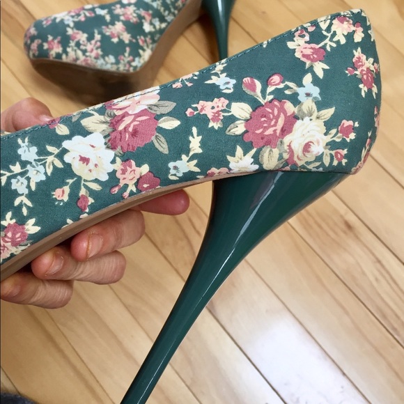 Charlotte Russe Platform Pumps Floral Size 9 - Picture 4 of 7